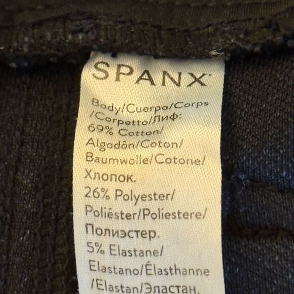 Spanx Woman’s Jean Leggings in Dark Wash. Size S/P. - Picture 7 of 9